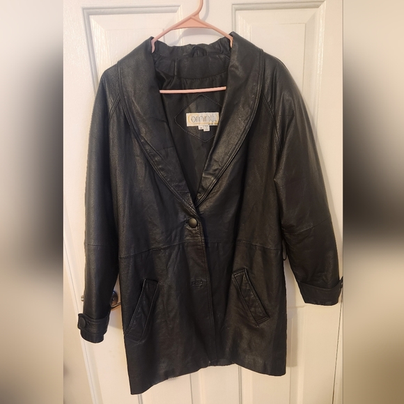 Comint Jackets & Blazers - Women's Vintage COMINT Sleek Black Leather Jacket